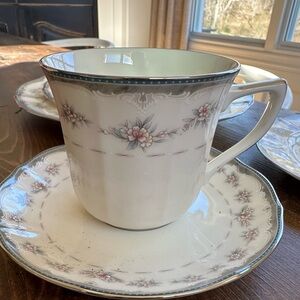 Retired  Noritake Traviata Place settings (8 total)